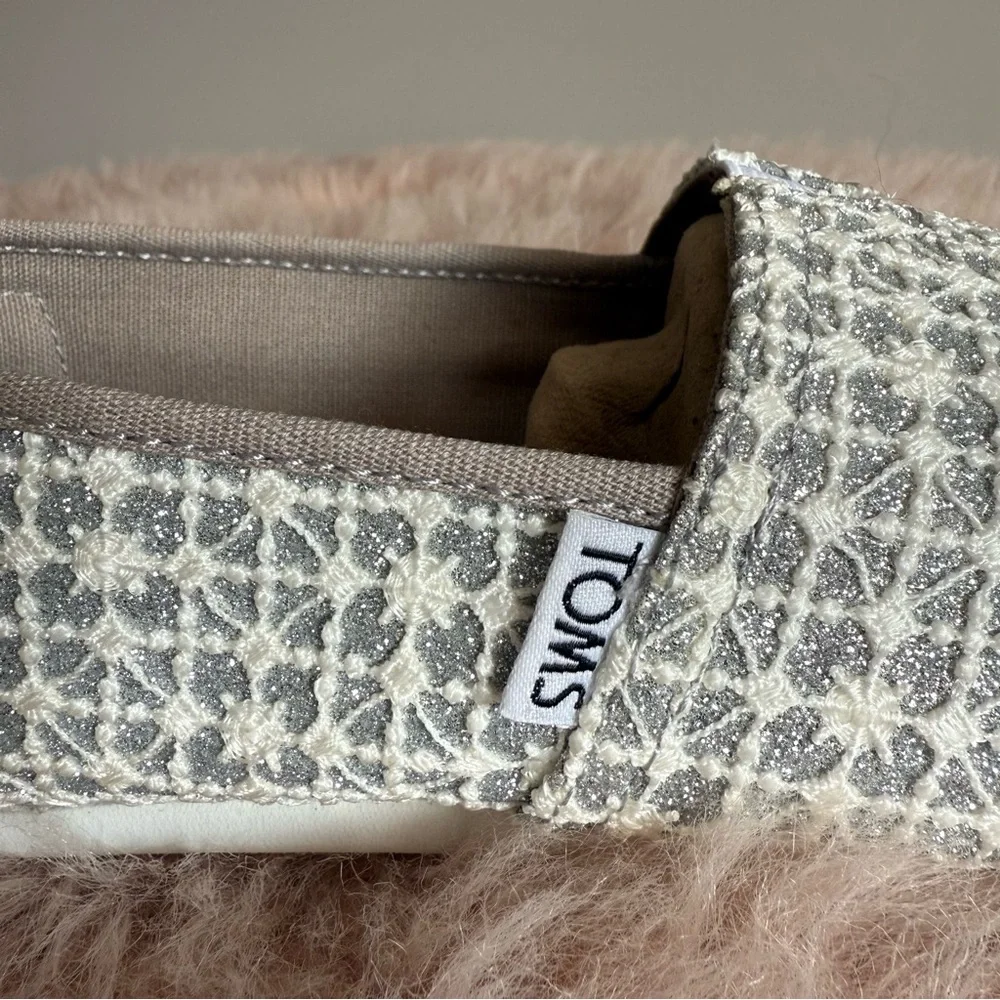 TOMS Kids' Silver Lace Glimmer Toms, New With Tags, Youth 5.5 (Women 7), Sparkly